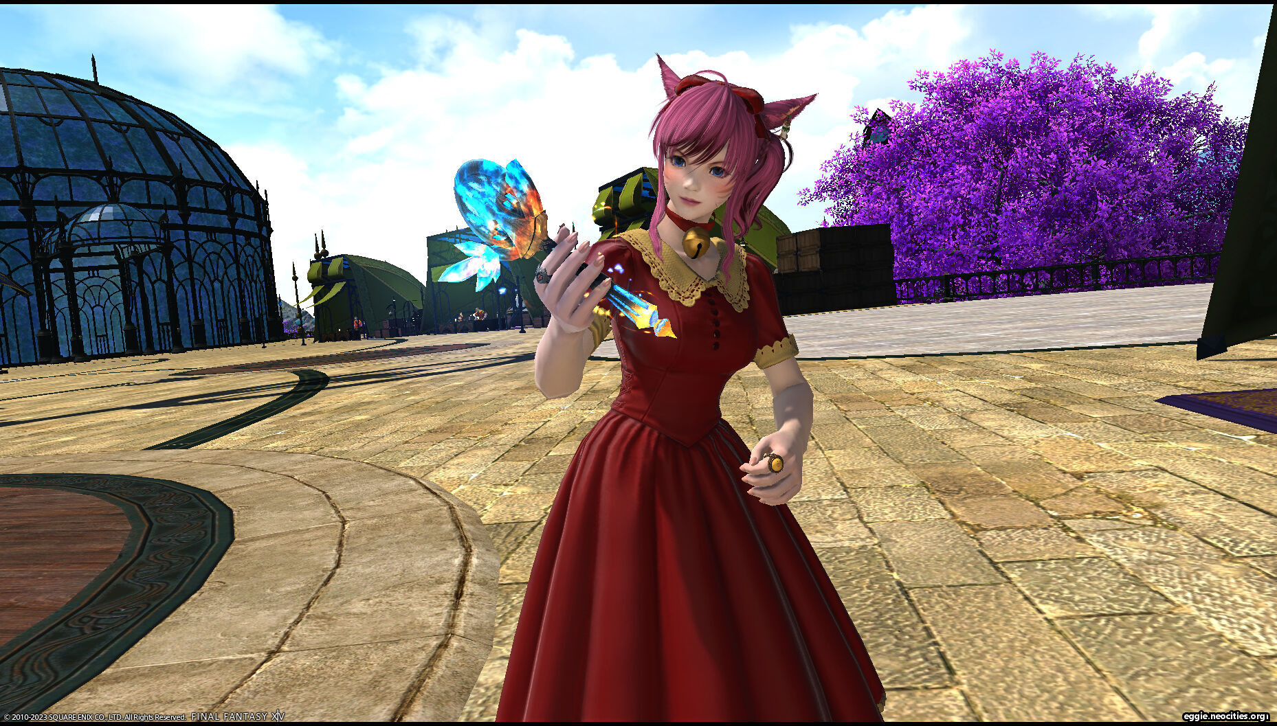 Screenshot of Zel holding her Lodestar Round Knife