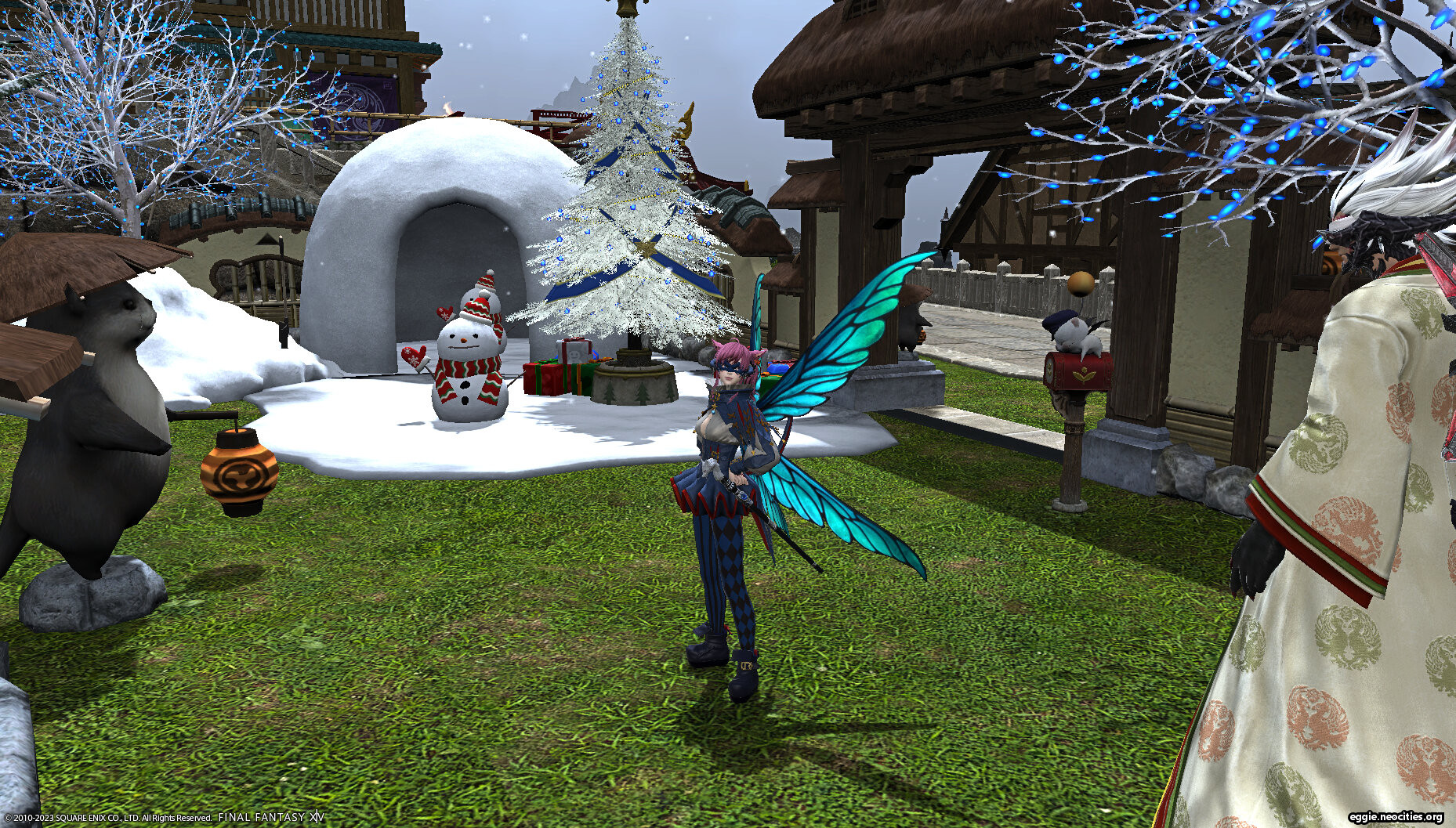 Zel posing with her Blue mage outfit consisting of the Wyvernskin Mask of Casting, Evenstar Coat, Valentiones tights, and Valentiones Pattens. She also has blue pixie wings.